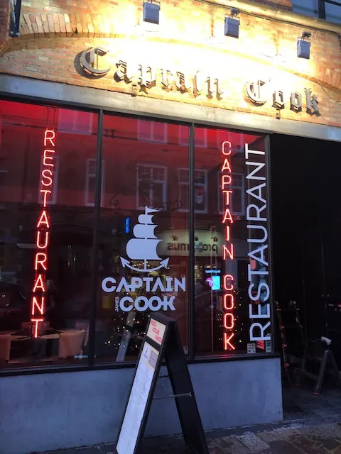 Gevel Captain Cook avond